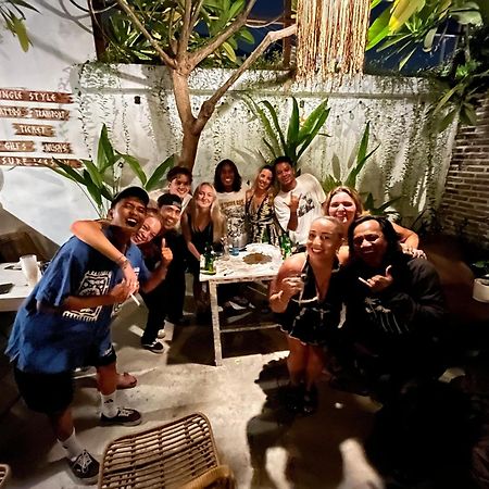 The Jungle House Hostel Canggu Buitenkant foto
