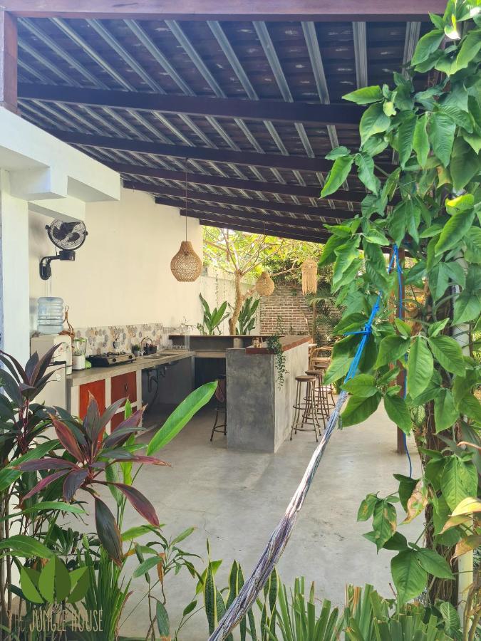 The Jungle House Hostel Canggu Buitenkant foto