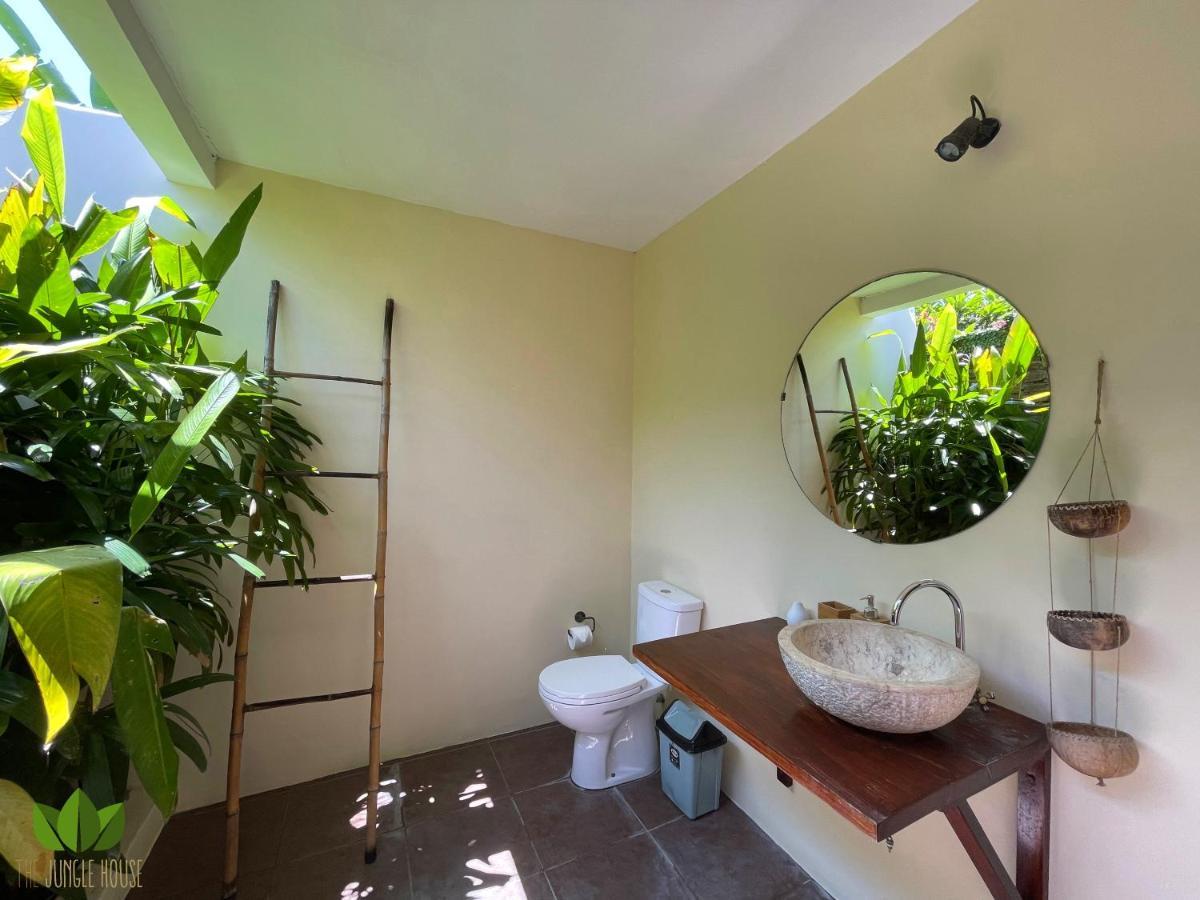 The Jungle House Hostel Canggu Buitenkant foto
