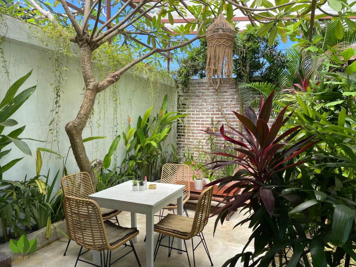 The Jungle House Hostel Canggu Buitenkant foto