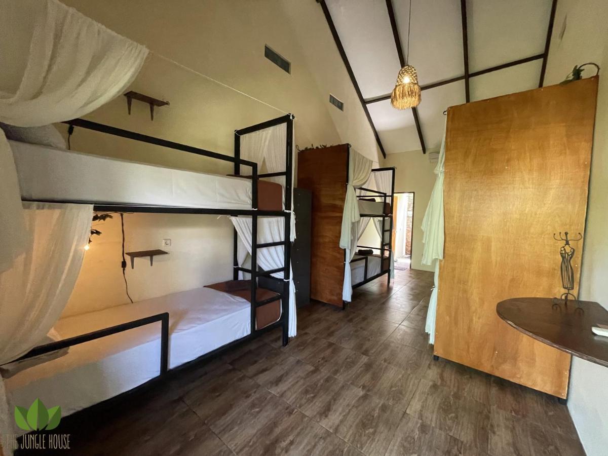The Jungle House Hostel Canggu Buitenkant foto