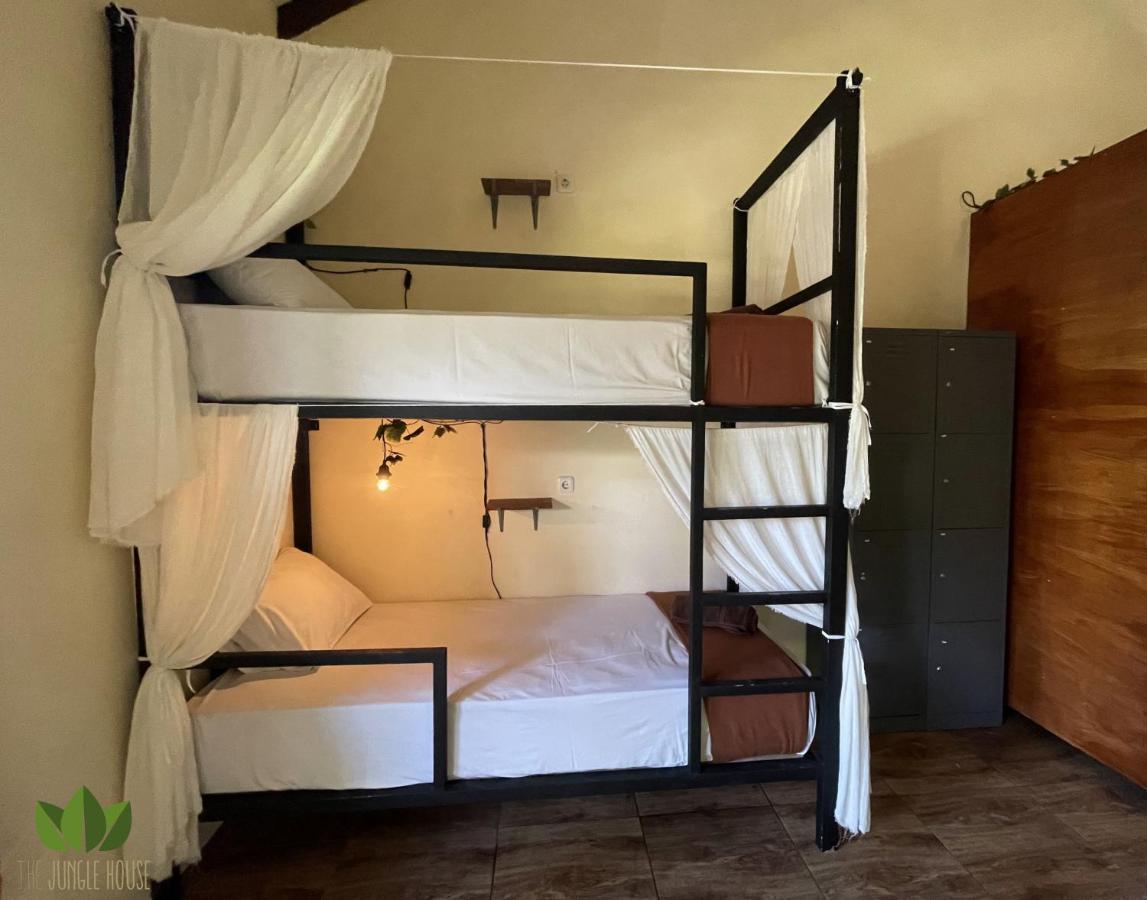The Jungle House Hostel Canggu Buitenkant foto